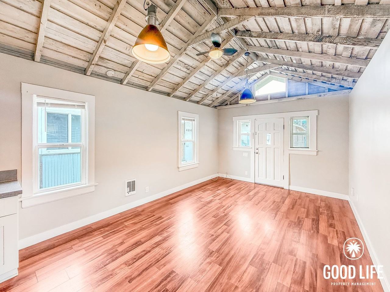 4043 Highland Ave - Photo 2 of 8