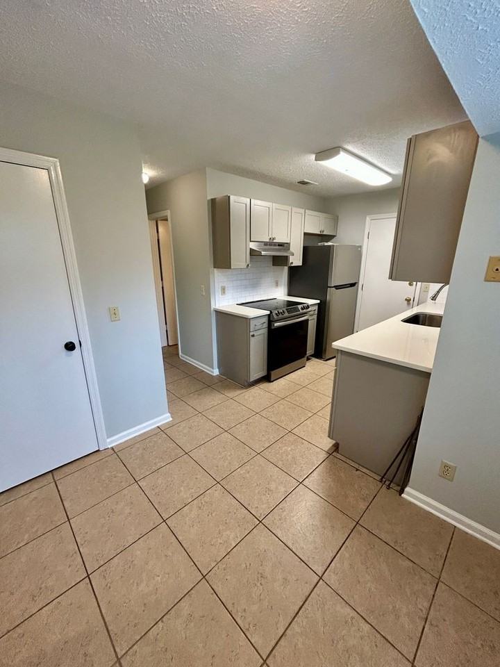 166 Bordeaux Ln - Photo 6 of 24