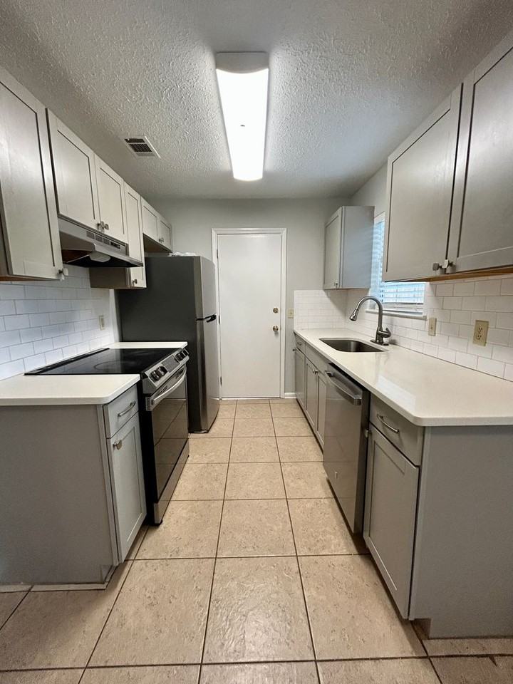 166 Bordeaux Ln - Photo 7 of 24