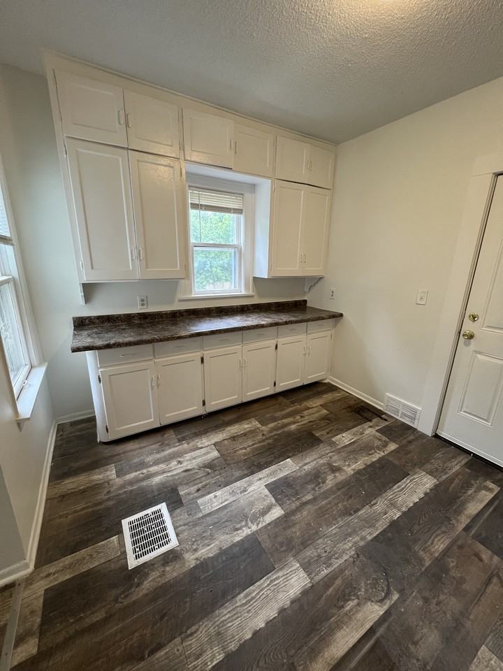 1146 Reaney Ave #1 - Photo 3 of 9
