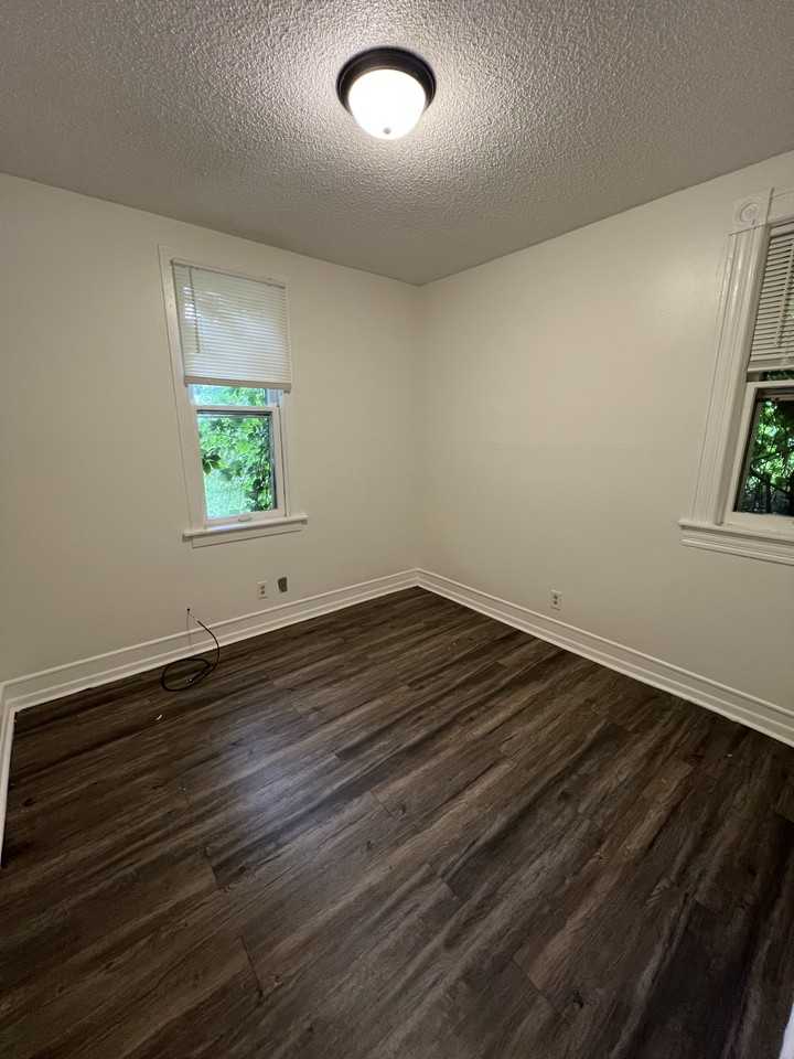 1146 Reaney Ave #1 - Photo 4 of 9