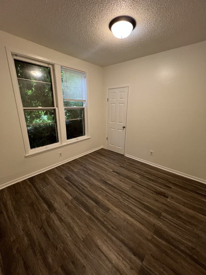 1146 Reaney Ave #1 - Photo 5 of 9