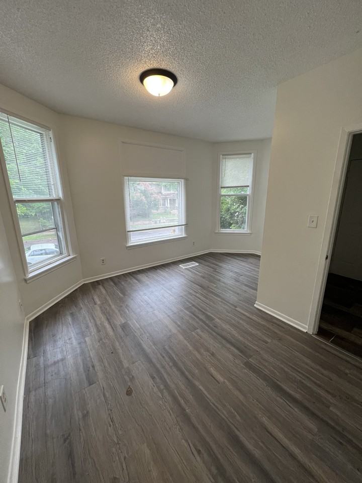 1146 Reaney Ave #1 - Photo 6 of 9