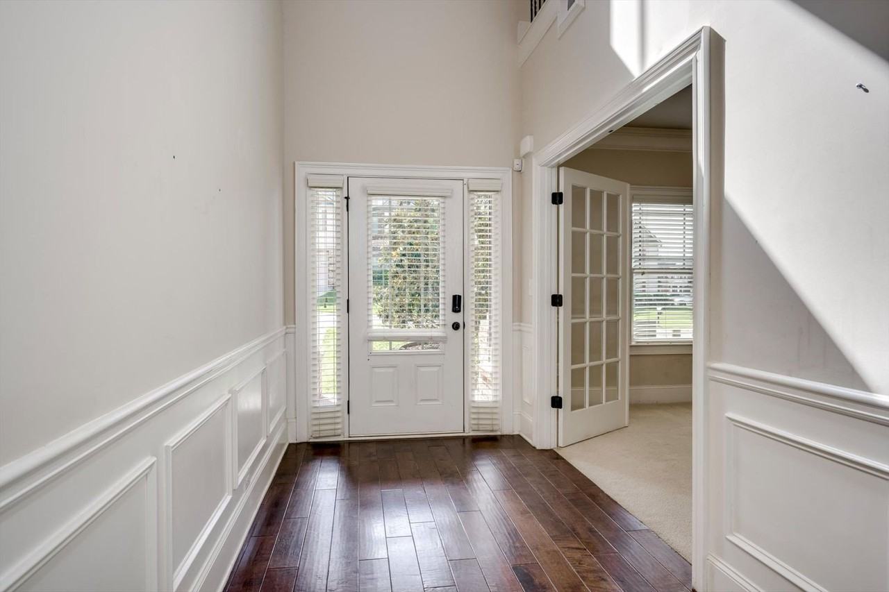 542 Oconee Cir - Photo 3 of 50