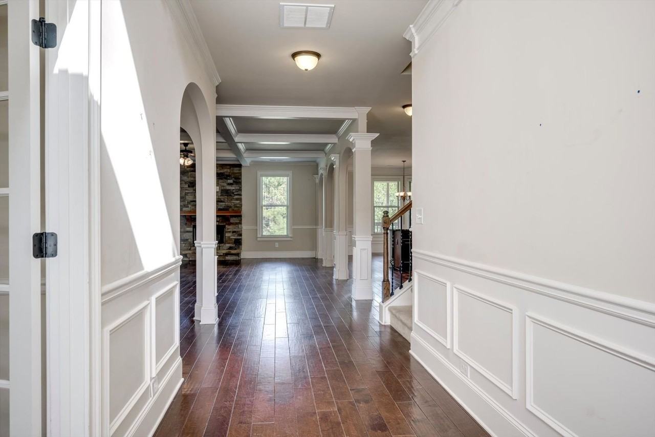 542 Oconee Cir - Photo 4 of 50