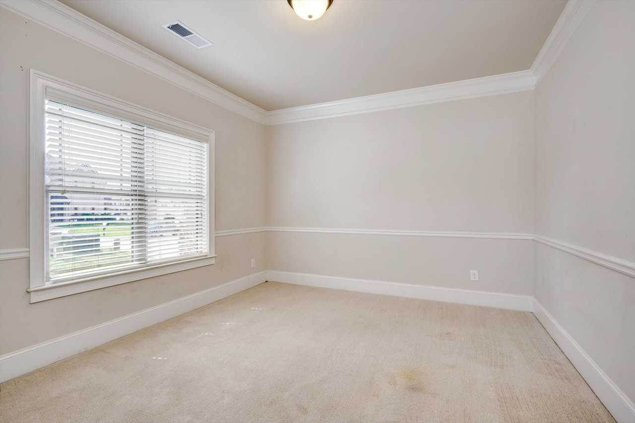 542 Oconee Cir - Photo 5 of 50