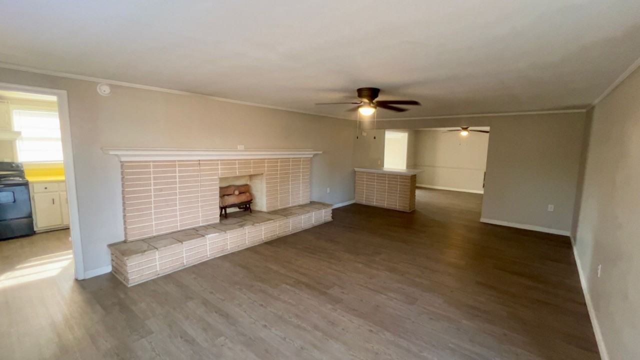 902 Adams St - Photo 2 of 14
