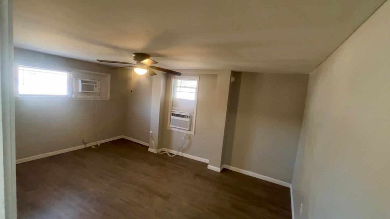 902 Adams St - Photo 5 of 14