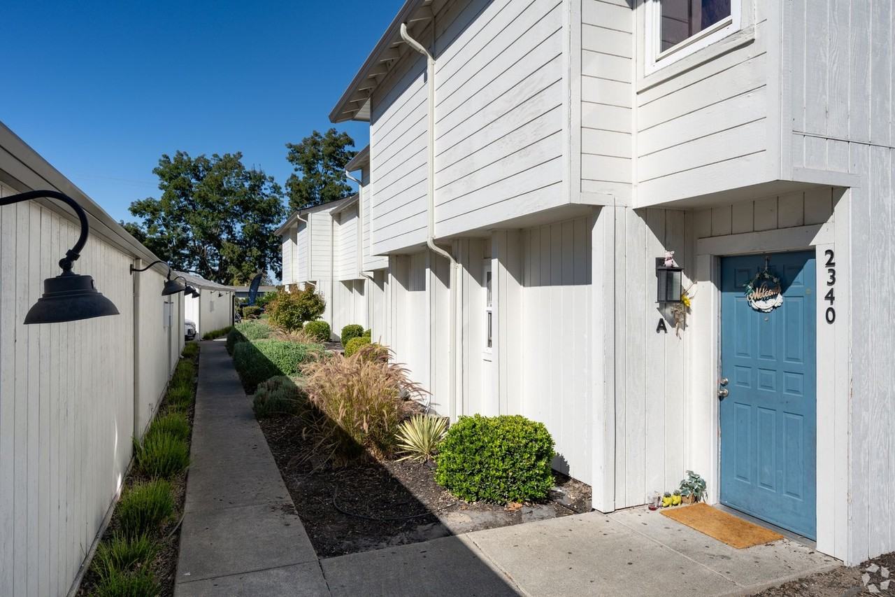 Sonoma Court Townhomes - Photo 3 of 28