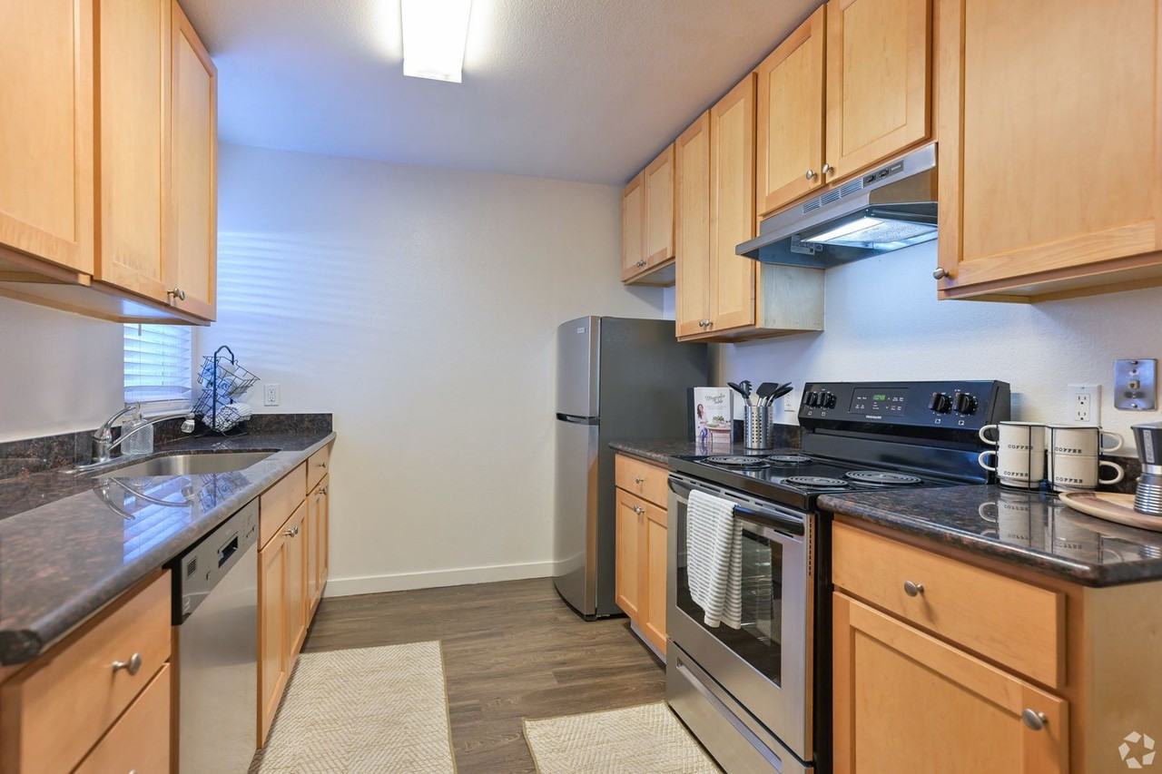 Sonoma Court Townhomes - Photo 4 of 28