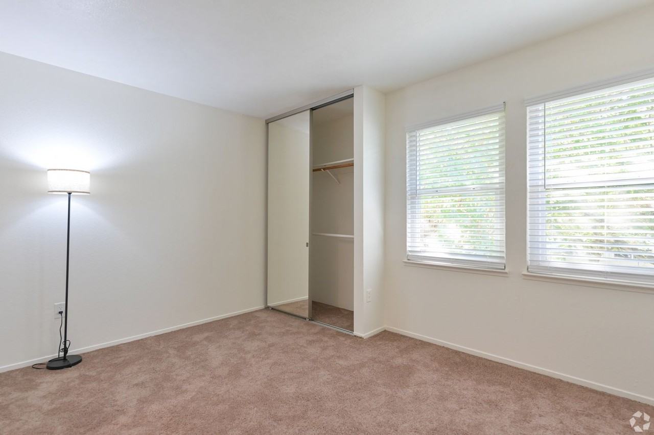 Sonoma Court Townhomes - Photo 6 of 28