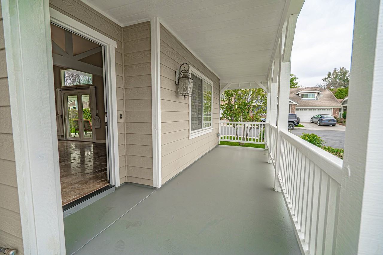 24022 Rockridge Ct - Photo 2 of 23