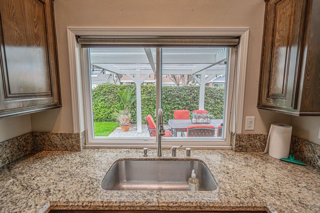 24022 Rockridge Ct - Photo 6 of 23