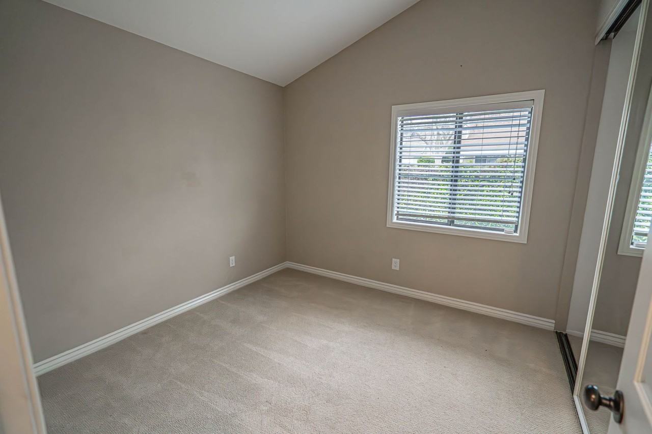 24022 Rockridge Ct - Photo 7 of 23