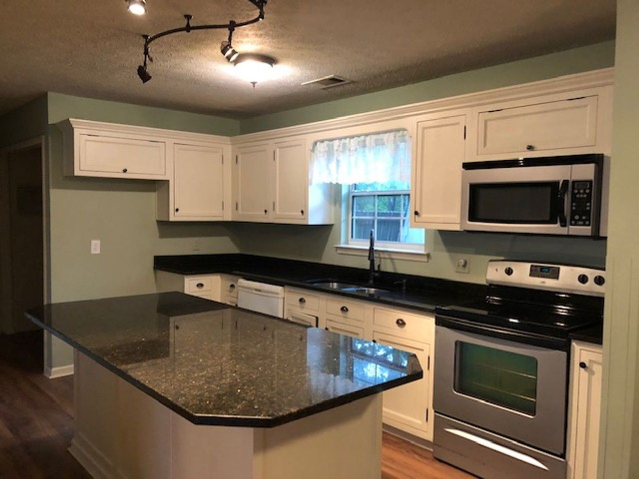10 Quail Forest Ct - Photo 5 of 16