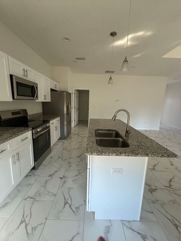 806 Durmon Ave - Photo 4 of 28