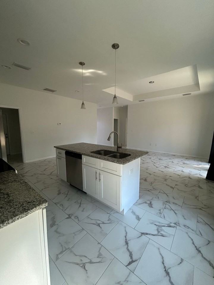 806 Durmon Ave - Photo 5 of 28