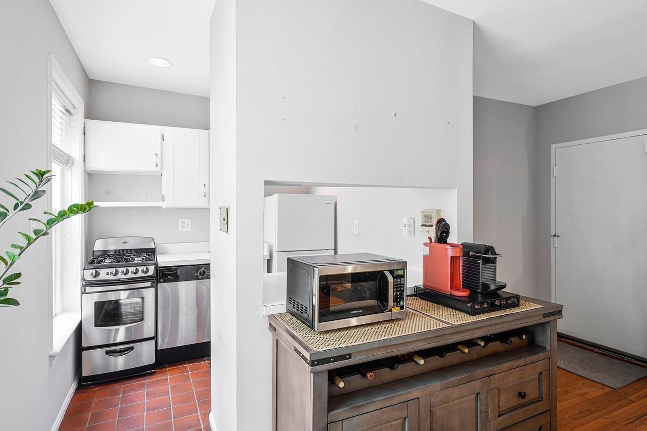 117 E St Se #302 - Photo 4 of 18