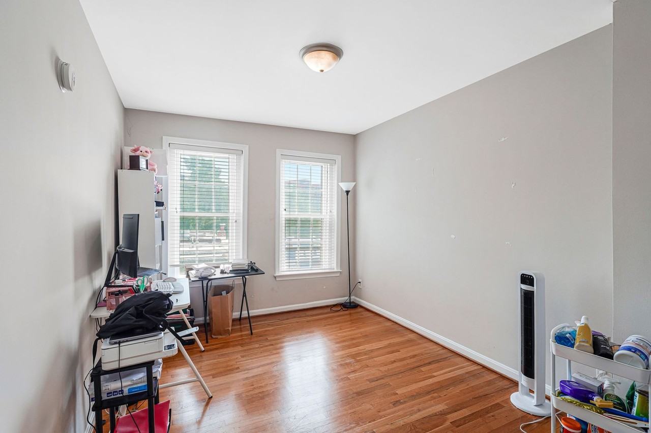 117 E St Se #302 - Photo 5 of 18
