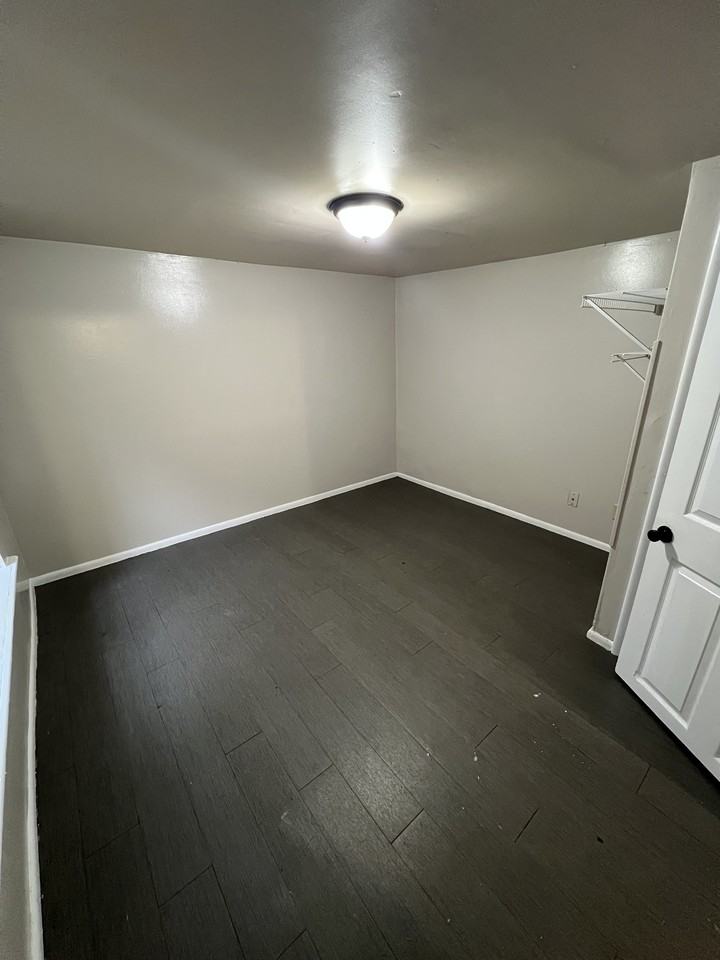 1036 Jessie St - Photo 2 of 7