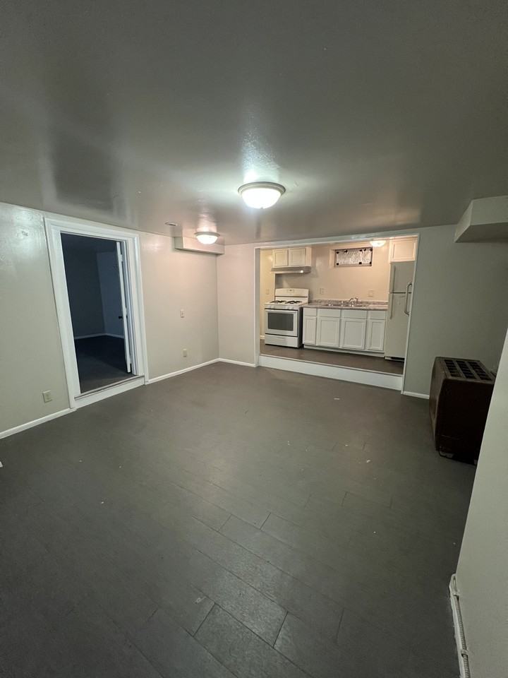 1036 Jessie St - Photo 3 of 7