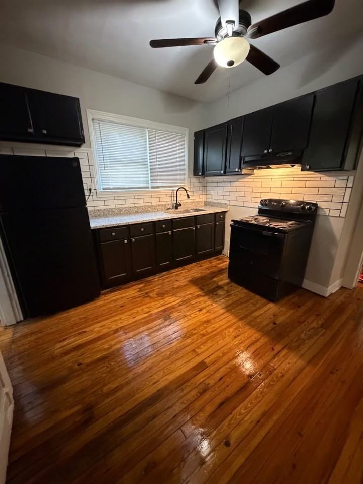 714 M St #1 - Photo 3 of 8