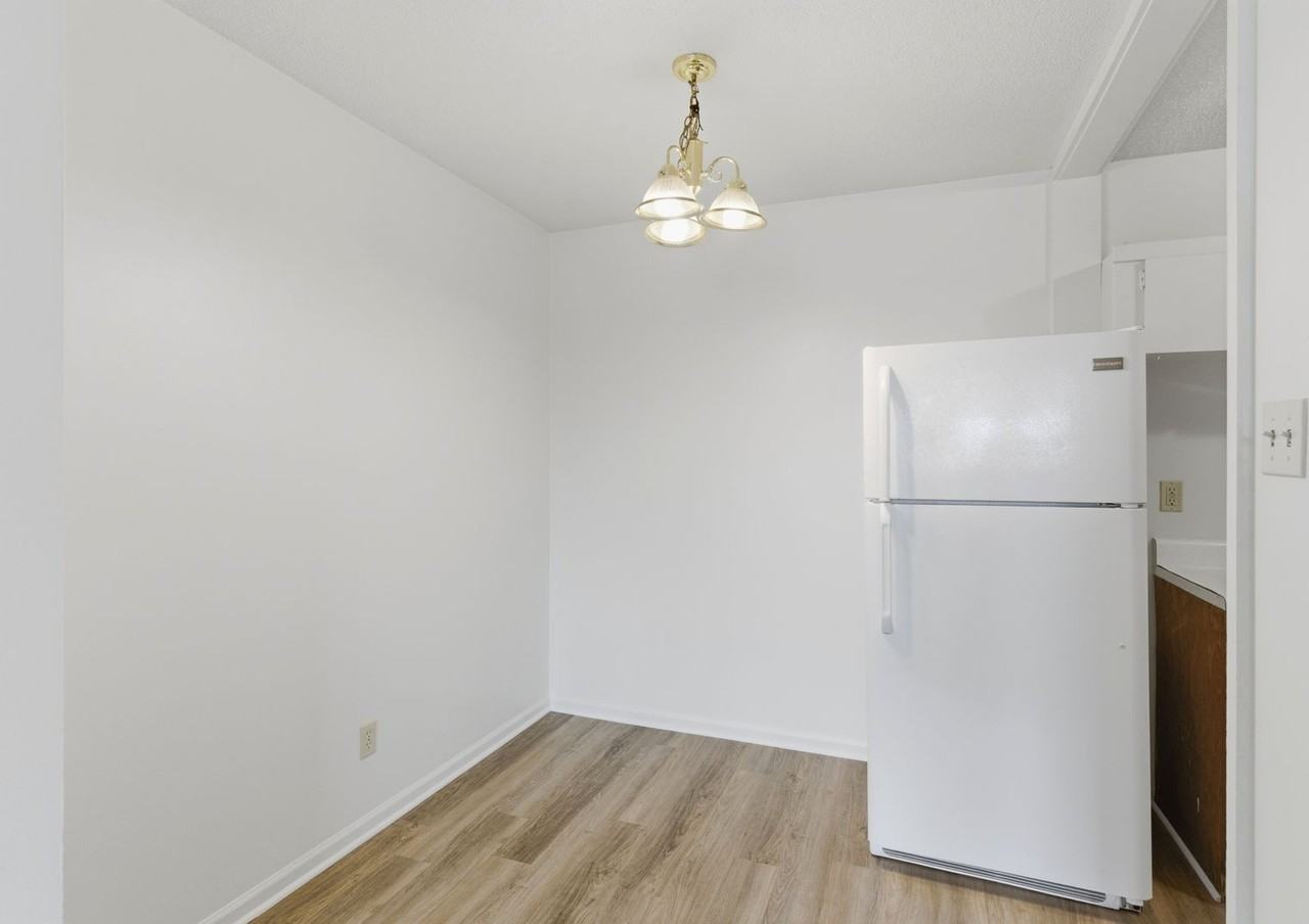 Broadway Apartments - Photo 3 of 20