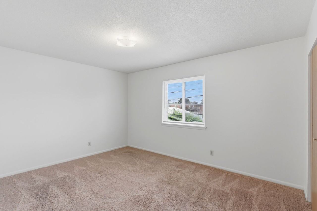 Broadway Apartments - Photo 6 of 20