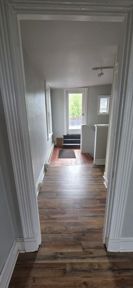 104 W Chestnut St #4 - Photo 2 of 12