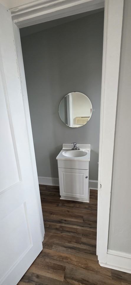 104 W Chestnut St #4 - Photo 6 of 12