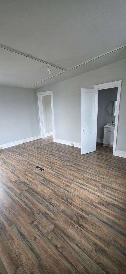 104 W Chestnut St #4 - Photo 7 of 12