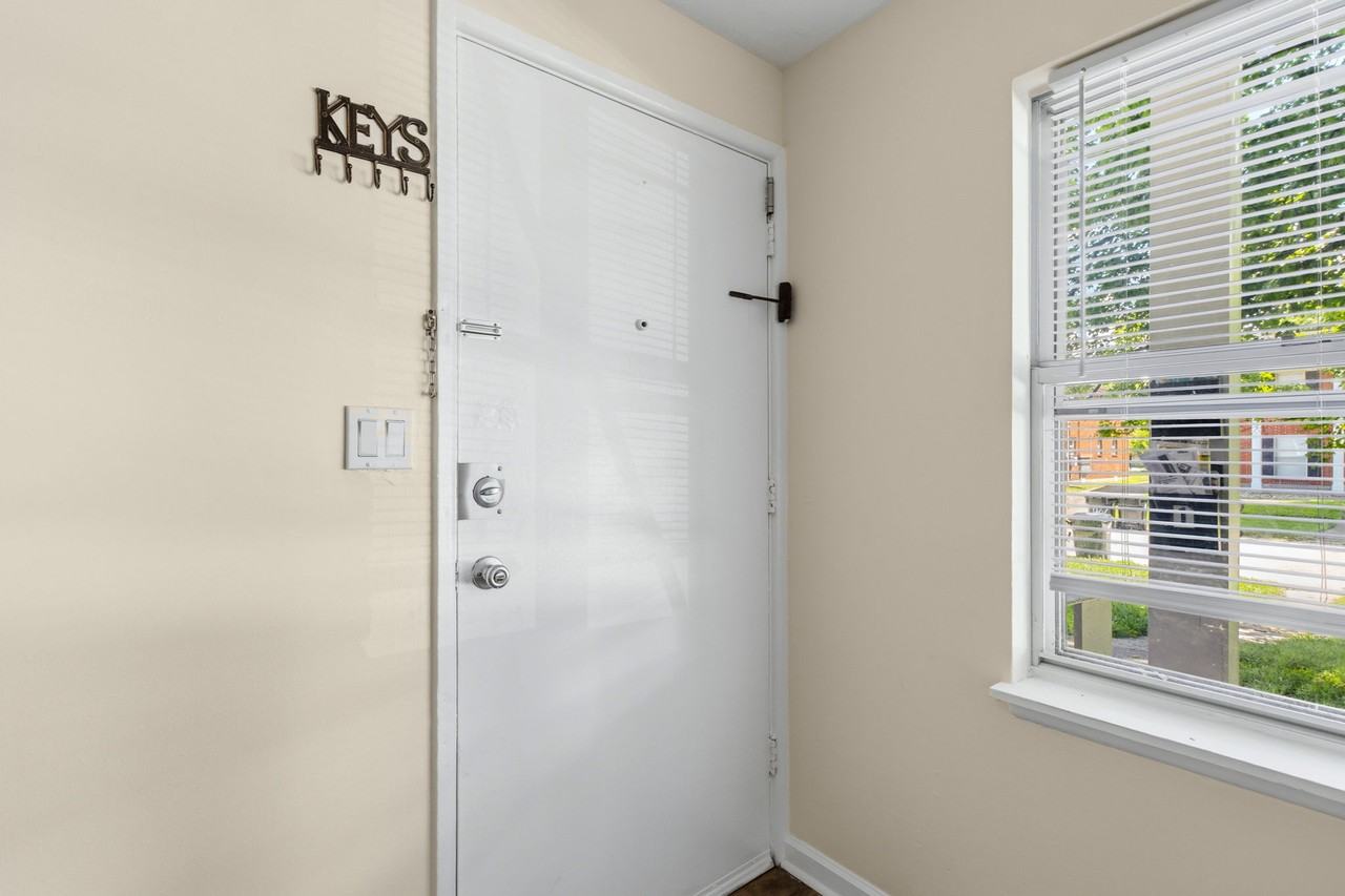 1707 Valley Forge Way #1 - Photo 3 of 17
