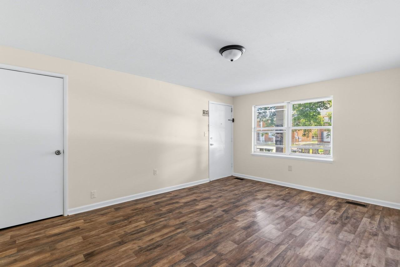 1707 Valley Forge Way #1 - Photo 4 of 17