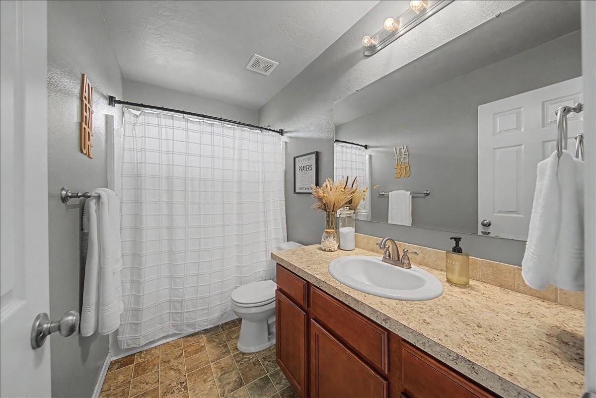 681 W Archerfield St #1 - Photo 5 of 18