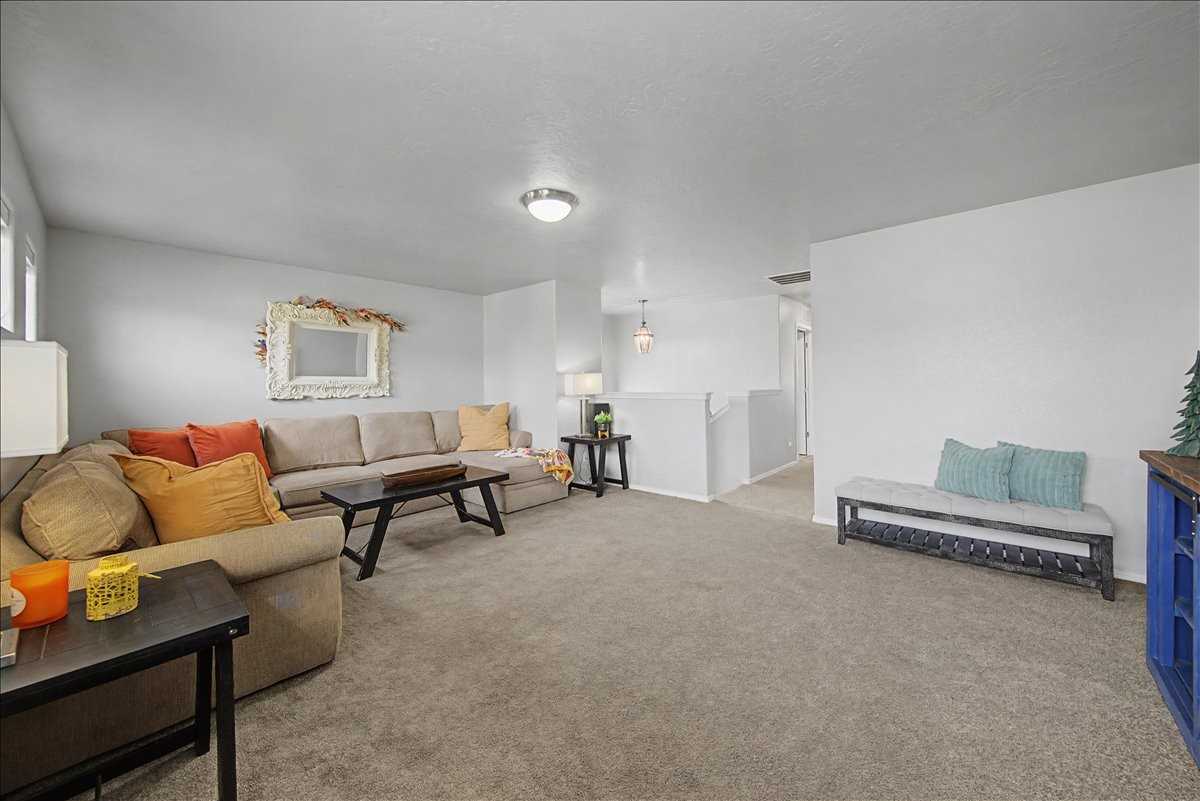 681 W Archerfield St #1 - Photo 6 of 18