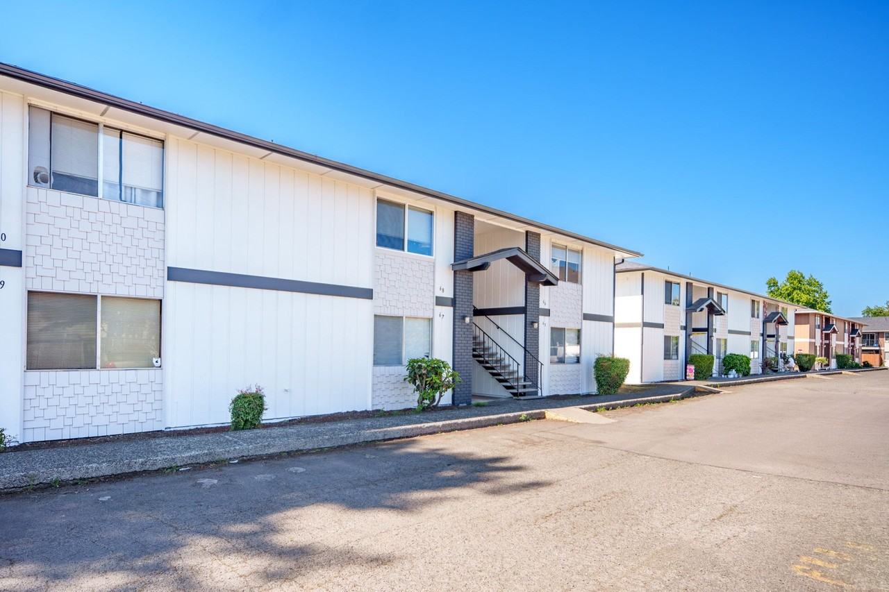 450-Chandelle Apartments - Photo 6 of 29