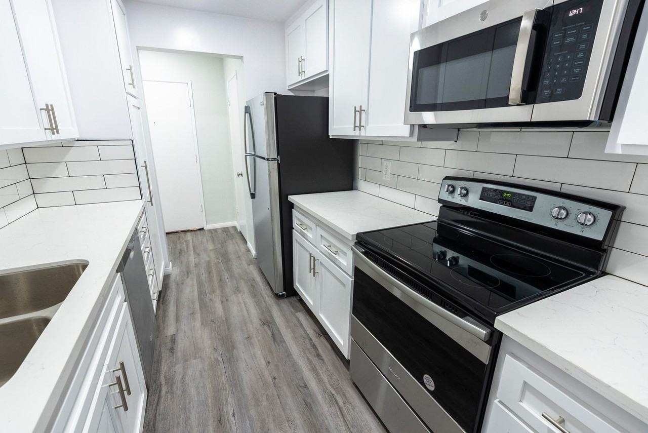 1635 North Martel Avenue - Photo 7 of 34