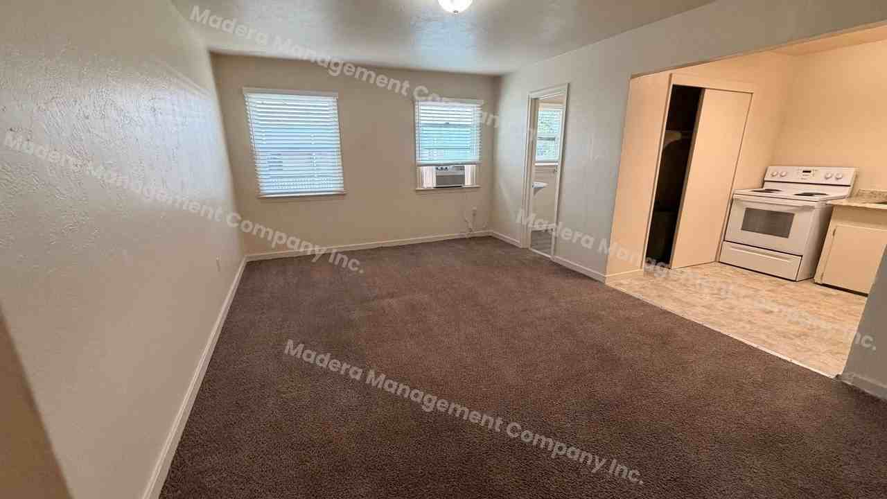 210 N. C Street - Photo 2 of 14