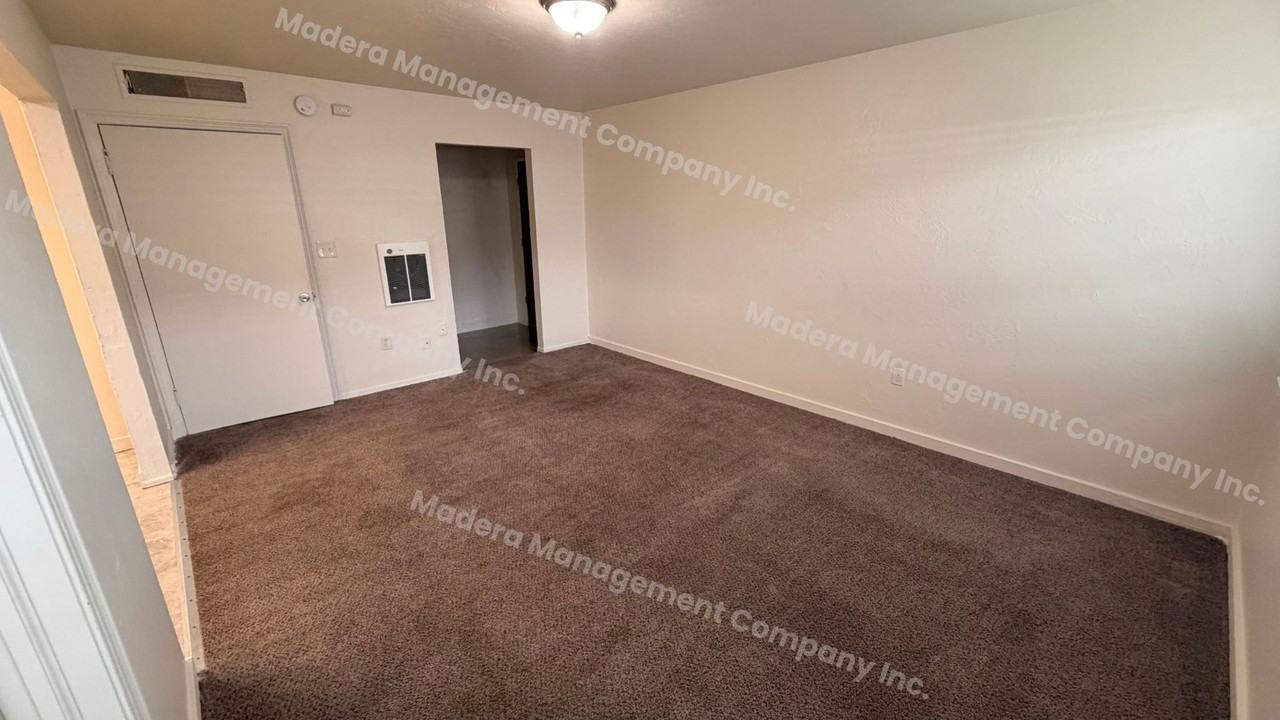 210 N. C Street - Photo 3 of 14