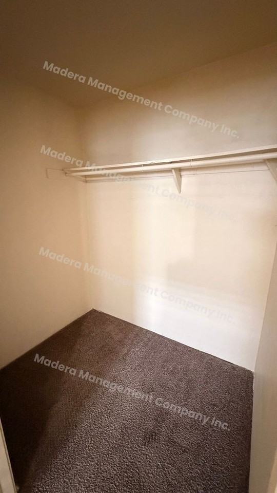 210 N. C Street - Photo 4 of 14