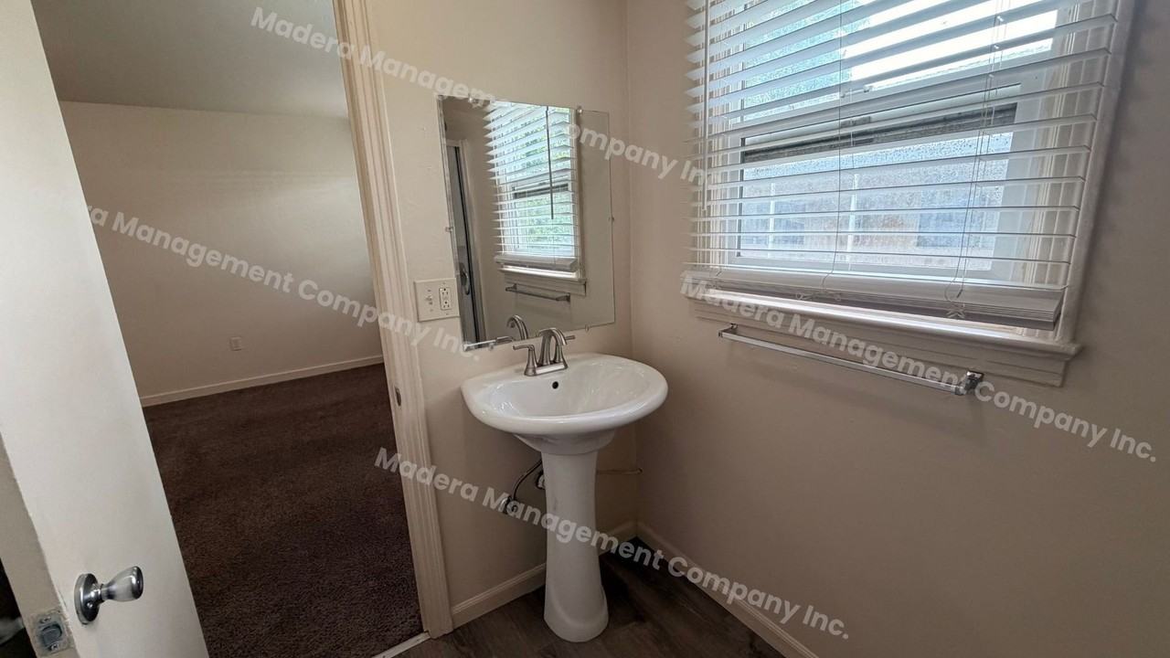 210 N. C Street - Photo 7 of 14