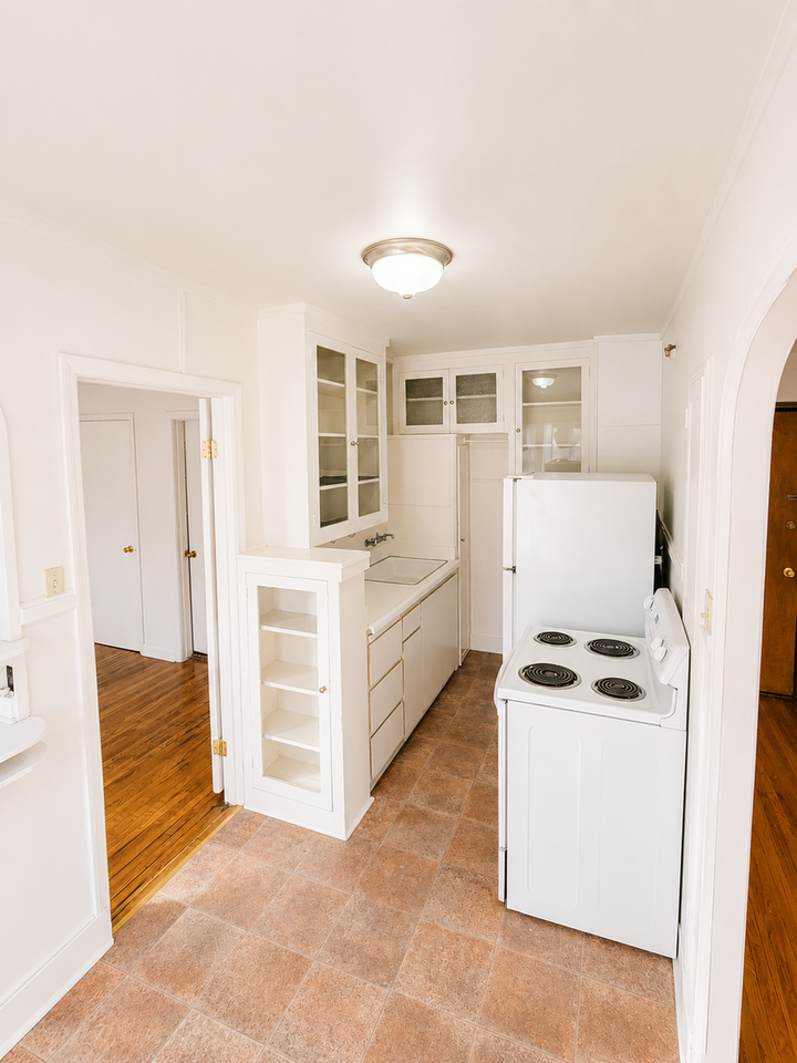 Graylynn Apartments - Photo 3 of 7