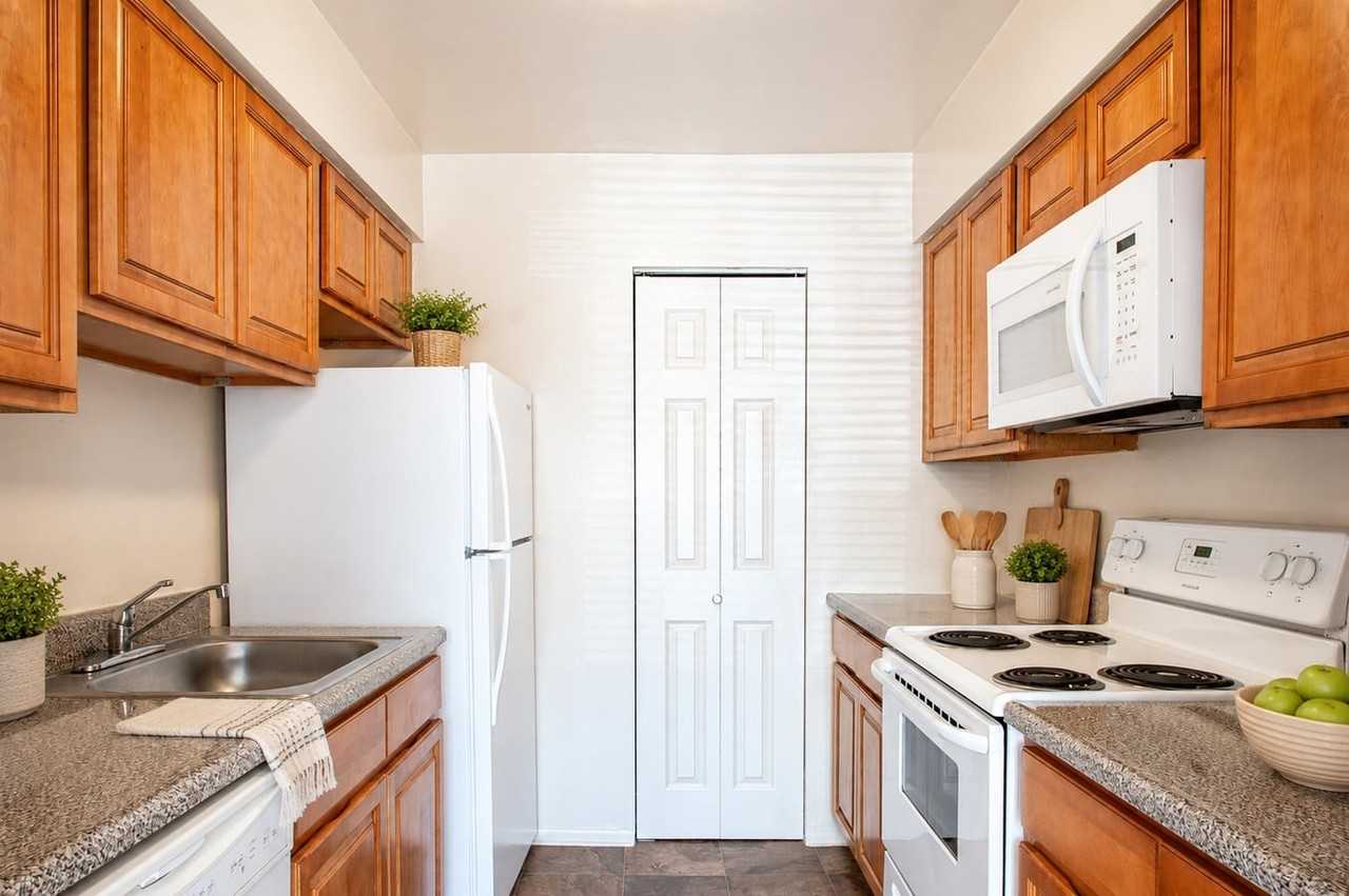 Lincoln Park Apartments and Townhomes - Photo 2 of 21