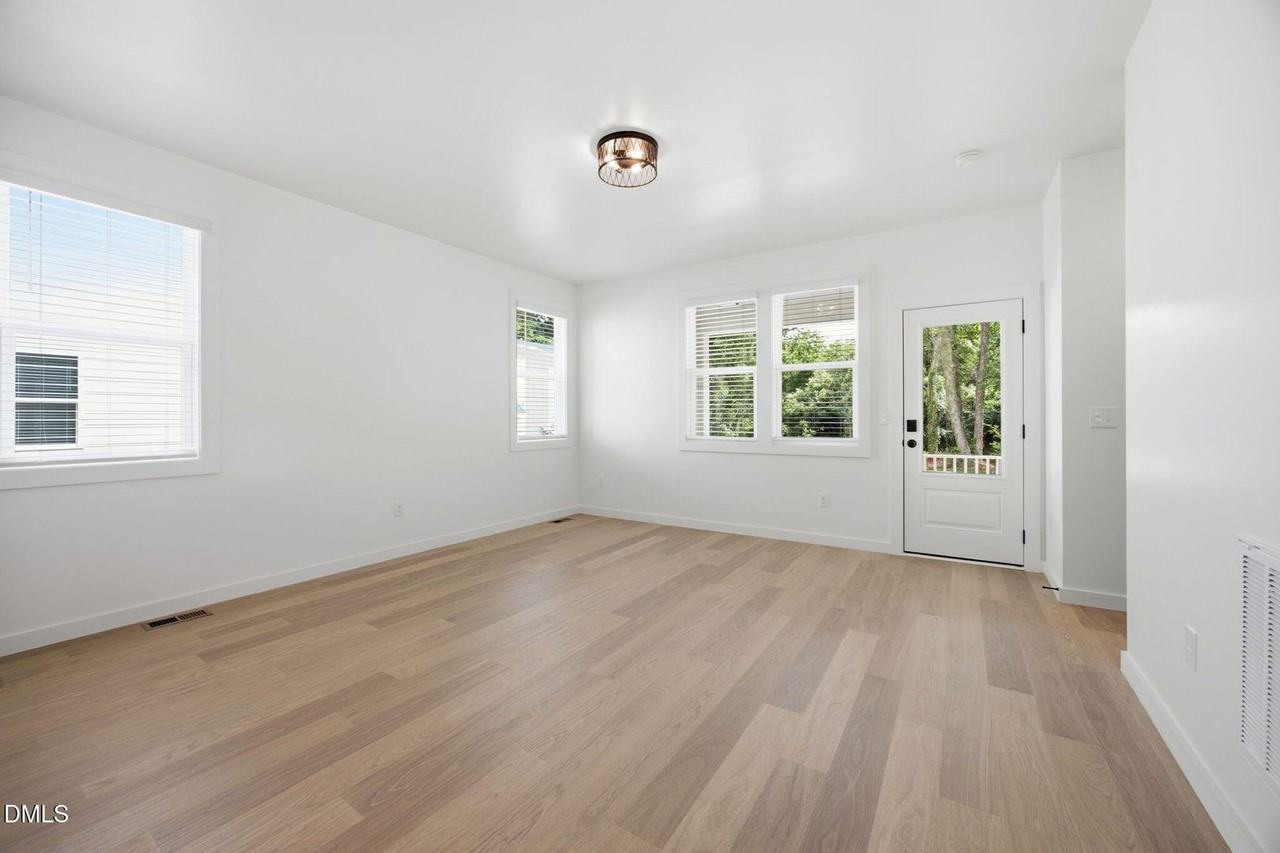 2811 Wilcox Place - Photo 2 of 50