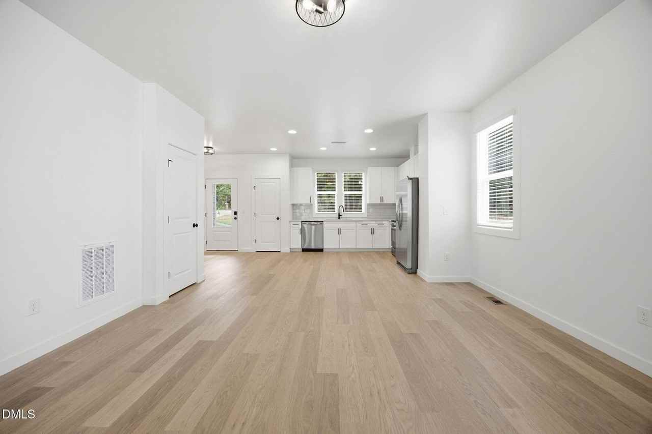 2811 Wilcox Place - Photo 6 of 50