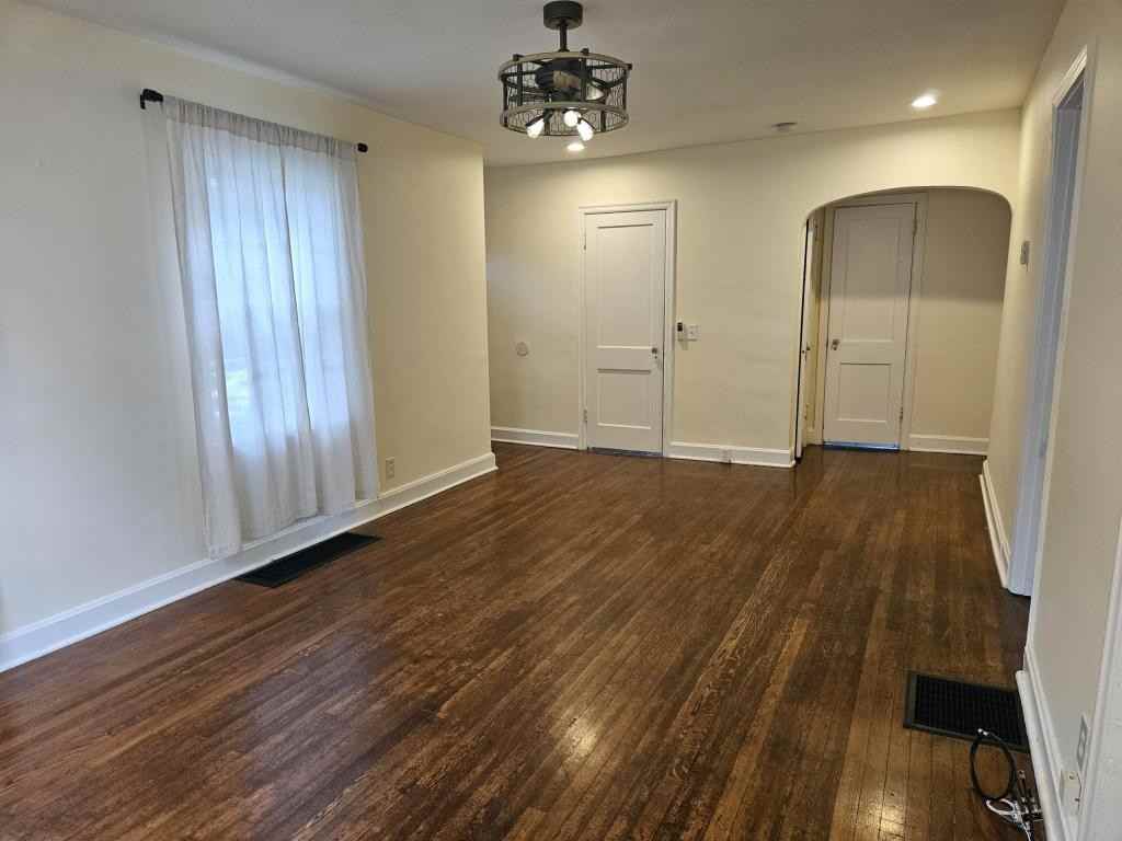 212 Virginia Ct - Photo 4 of 27
