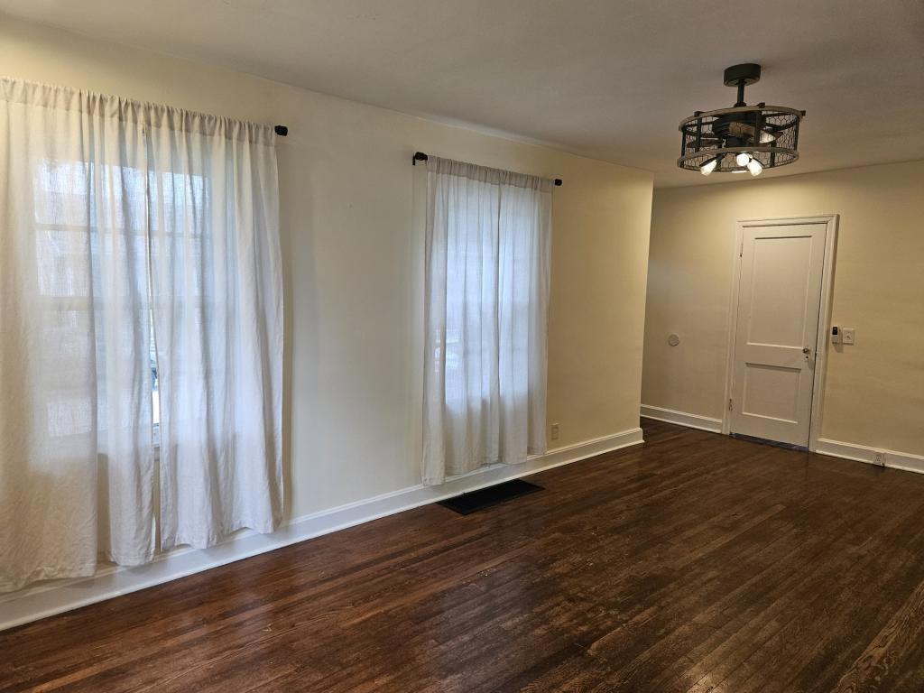 212 Virginia Ct - Photo 5 of 27