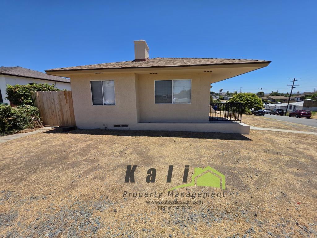 2141 Flintridge Dr - Photo 3 of 14