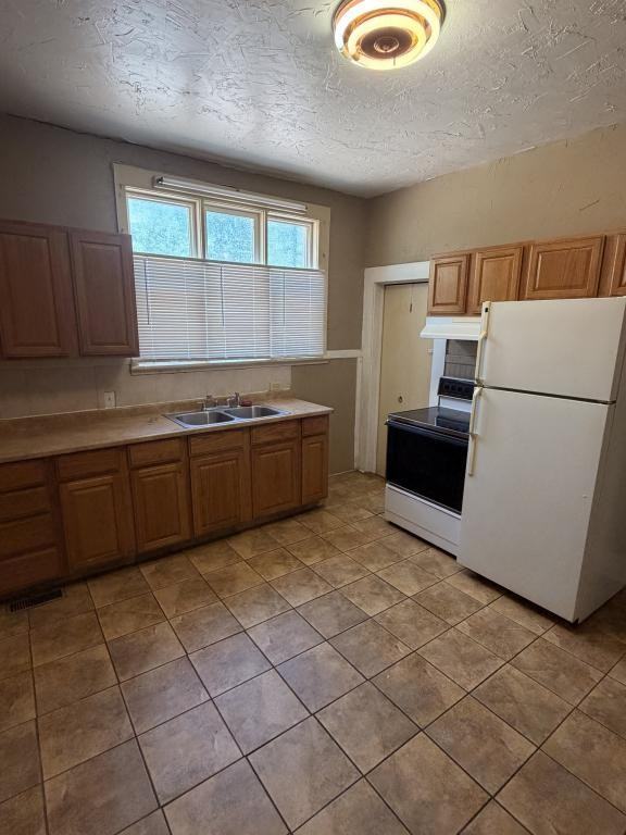 419 Macon Ave - Photo 7 of 10