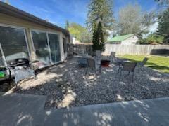240 Idaho Ave - Photo 4 of 20
